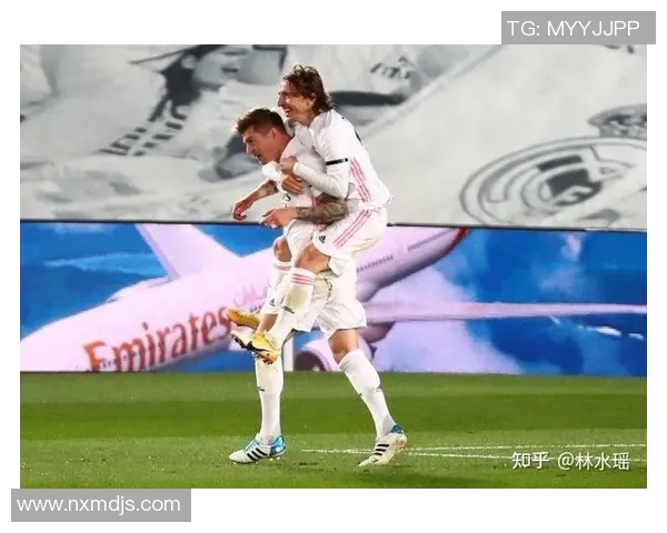 足球球星独特庆祝方式揭秘 他们的标志性动作背后隐藏的故事